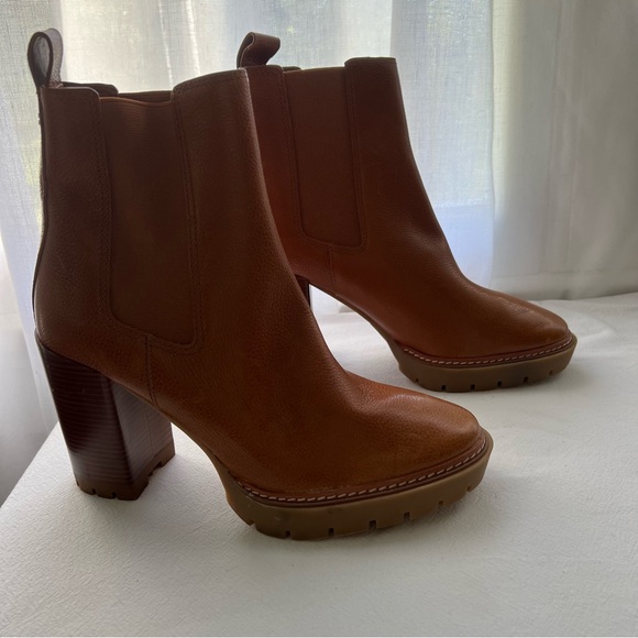 Tory Burch Chelsea 70mm Lug Sole Bootie in Camel - Picture 3 of 11